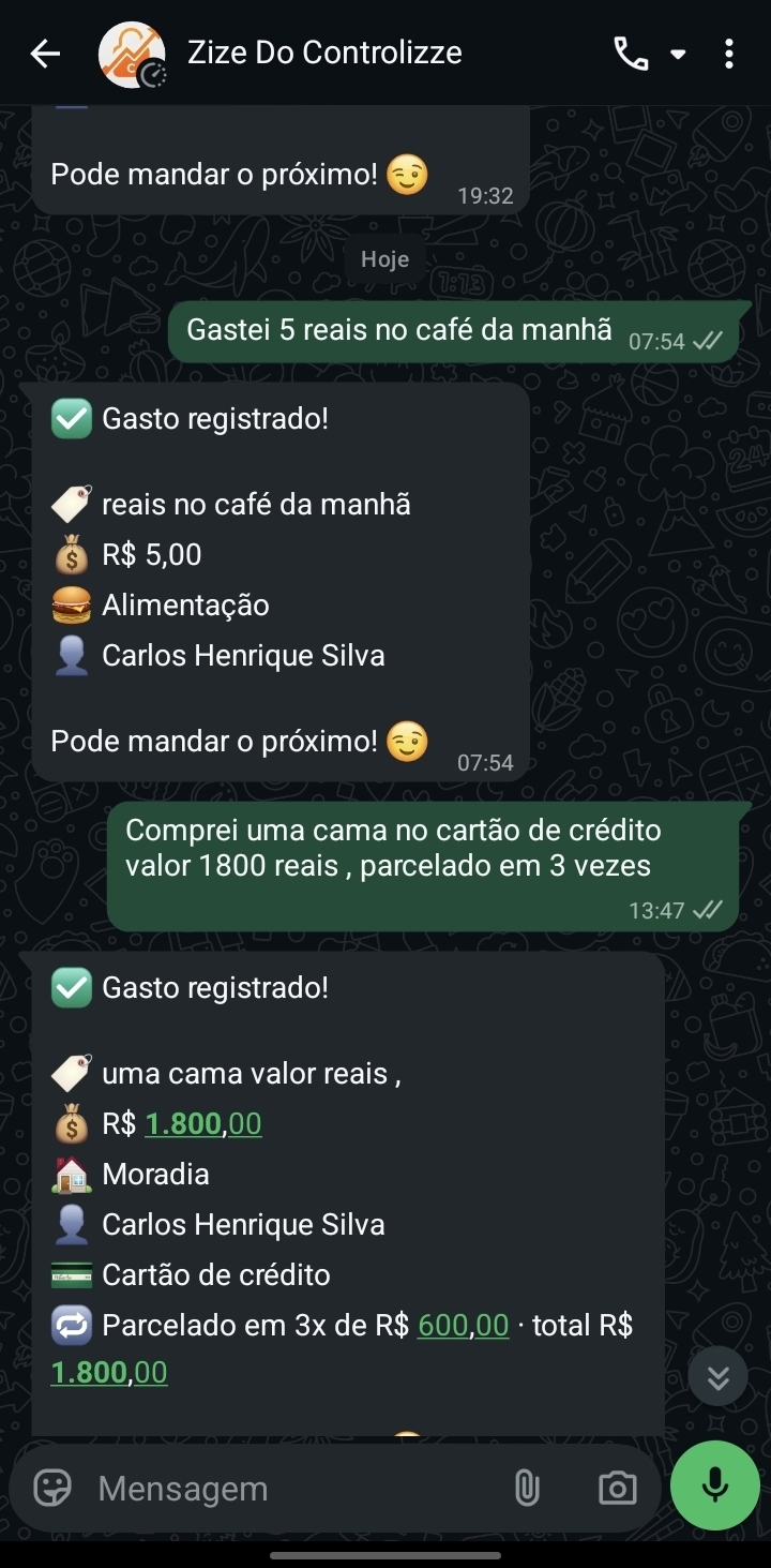 Cliente lançando gastos pelo WhatsApp digitando o que comprou, e o Controlizze registrando automaticamente com categoria e responsável