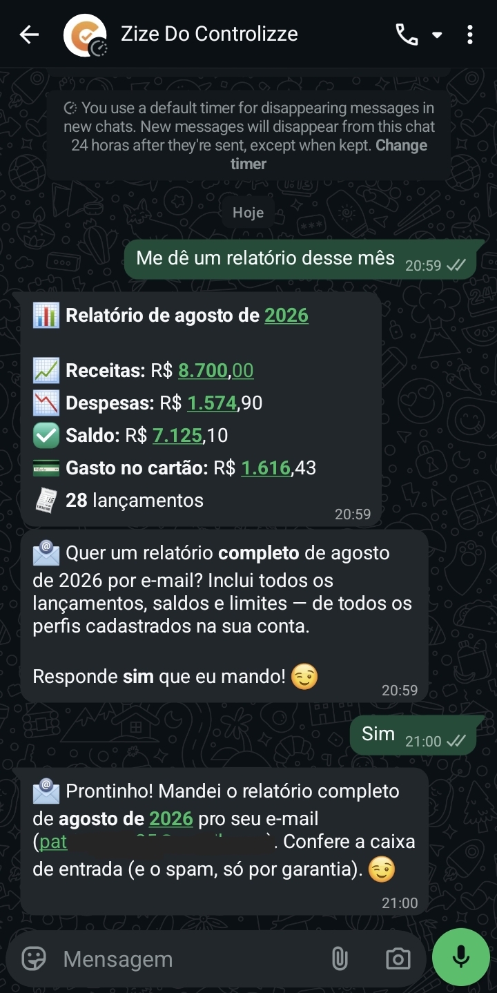 Controlizze respondendo no WhatsApp com o relatório resumido do mês: receitas, despesas, saldo e gasto no cartão